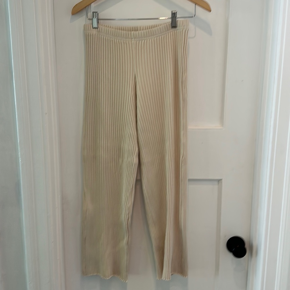 John Elliot cream cotton-94%and spandex. L